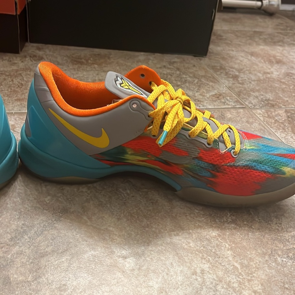Kobe 8s Venice Beach Size 10.5; Like New, With Box - image 7